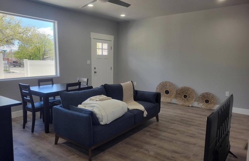Elko House | Modern Townhome Retreat: Perfect for Family Getaways