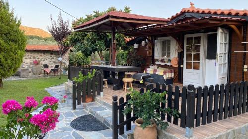 Avgonyma House | Pet-Friendly Wooden House Retreat in Kardamyla - 10/10 Rated