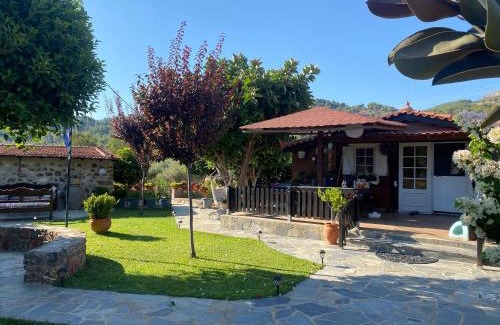 Avgonyma House | Pet-Friendly Wooden House Retreat in Kardamyla - 10/10 Rated