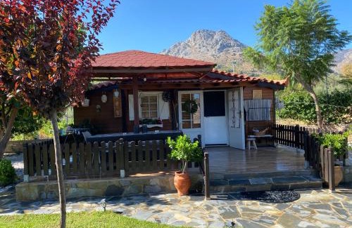 Avgonyma House | Pet-Friendly Wooden House Retreat in Kardamyla - 10/10 Rated