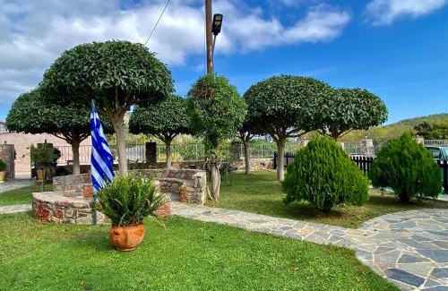 Avgonyma House | Pet-Friendly Wooden House Retreat in Kardamyla - 10/10 Rated