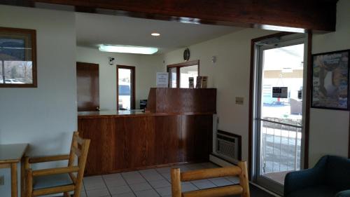 Cody Hotel | Inviting Getaway at A Wyoming Inn for Family Adventures