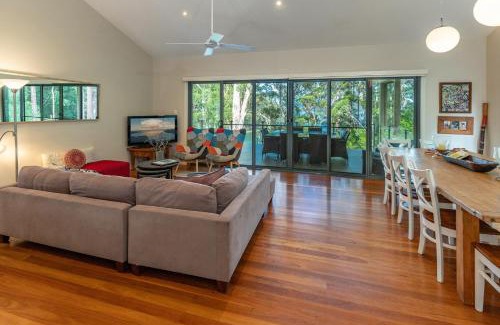 Smiths Lake House | Discover A Yarraangunthi - Family-Friendly 4-Star Escape