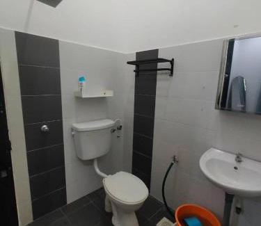 Kampung Geliga Besar House | Oceanfront A YIE HOMESTAY with Breakfast & Child-Friendly Amenities