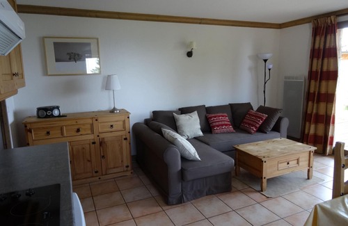Prapoutel Apartment | Cozy Retreat for 4-6 Guests with Kitchen & Breakfast