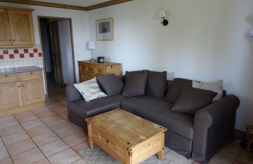 Prapoutel Apartment | Cozy Retreat for 4-6 Guests with Kitchen & Breakfast