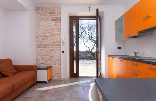 Ancona Apartment | Relaxing Two Room Apartment in Massignano with Spa & Kitchen
