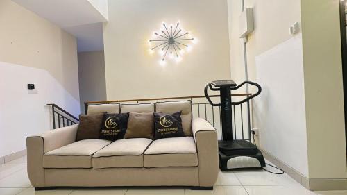 Tebrau House | Home-Like Comfort: A04 in Family-Friendly Austin