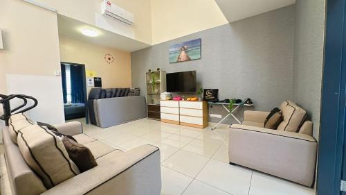 Tebrau House | Home-Like Comfort: A04 in Family-Friendly Austin