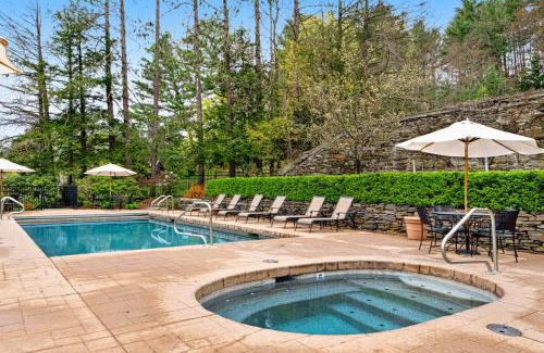 Proctorsville House | Inviting A1 at Castle Hill - Family-Friendly Townhome