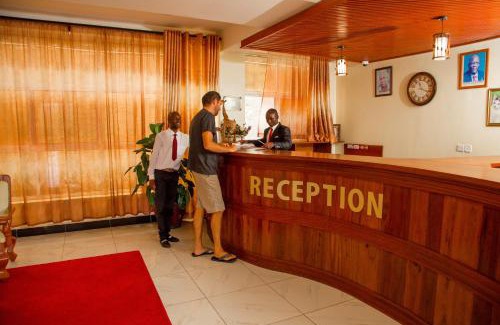 Arusha Hotel | Elegant A1 Hotel and Resort: Pet Friendly with Pool & Hot Tub