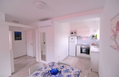 Lumbarda Apartment | Central Apartment with Ocean View, Steps from the Beach