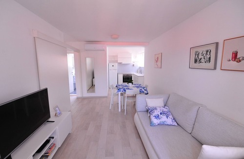 Lumbarda Apartment | Central Apartment with Ocean View, Steps from the Beach