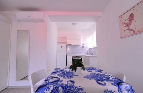 Lumbarda Apartment | Central Apartment with Ocean View, Steps from the Beach