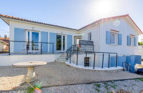Angouleme Apartment | Welcoming SWEET HOMES Angouleme with Free Parking & Pool