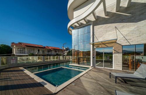 Canto Grande Apartment | Relaxing Retreat at Residencial Badejo with Pool Access