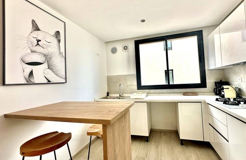 La Marsa Apartment | Modern 2-Bedroom Retreat in La Marsa with Breakfast