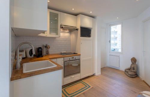 Juan-les-Pins Apartment | A16 - 2BDR Sea View - City Center - Parking & Terrace