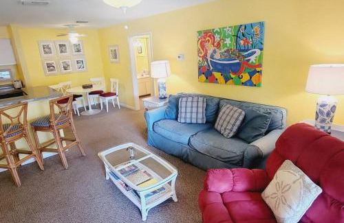 Demere Park House | Cozy A16 Ocean Walk: 1-Bedroom Retreat Next to Pool