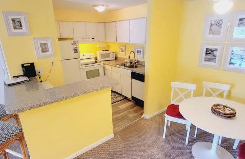 Demere Park House | Cozy A16 Ocean Walk: 1-Bedroom Retreat Next to Pool