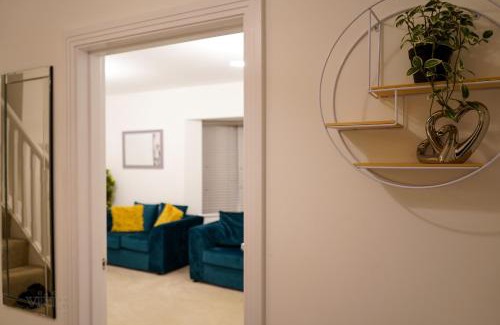 Peterborough Apartment | Discover A1M Hampton Lakes: New House with Family Amenities