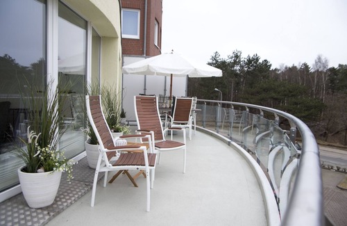 Sahlenburg Apartment | Exclusive Oceanfront Apartment with Round Balcony for 4