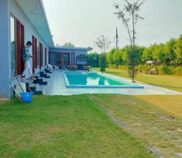 Gurugram House | A2 Farmhouse: Family-Friendly Retreat with Pool & Hot Tub