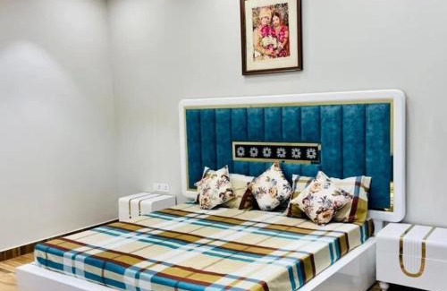 Gurugram House | A2 Farmhouse: Family-Friendly Retreat with Pool & Hot Tub