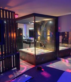 Araras Hotel | Stay at Motel Cristal: 4-Star Comfort with Hot Tub & Breakfast