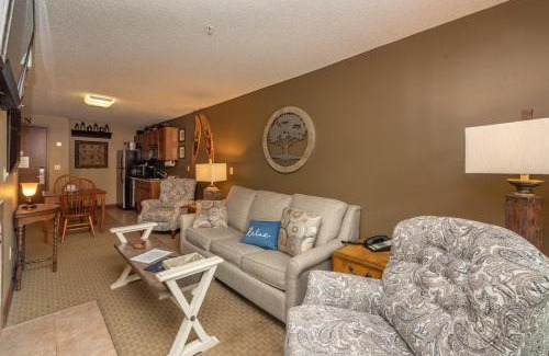 Thayerville Apartment | Comfortable A208 One Bedroom with Hot Tub & 10/10 Rating