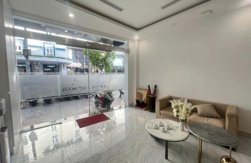 Dong Khoi Hotel | Discover A25 Hotel - Family-Friendly Stay with Breakfast