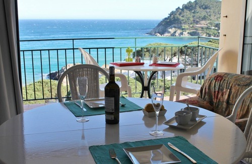 Palamos Apartment | Beachfront Studio at La Fosca with Ocean View & Parking