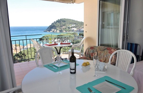 Palamos Apartment | Beachfront Studio at La Fosca with Ocean View & Parking