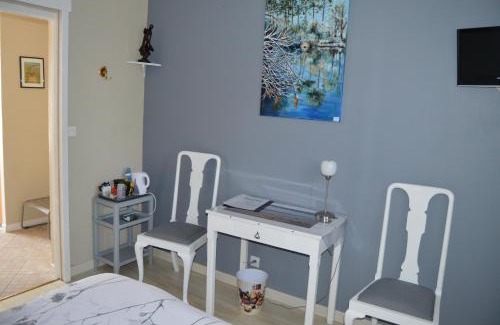 Morcenx Bed & Breakfast | Relax at a2pasdelaforet: Oceanfront Haven with Pool
