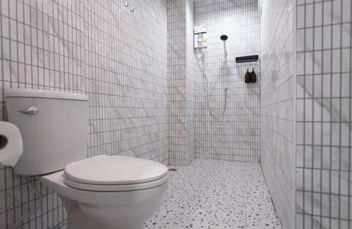 Silom Apartment | Spacious A3 Room with Full Facilities and Child-Friendly Amenities