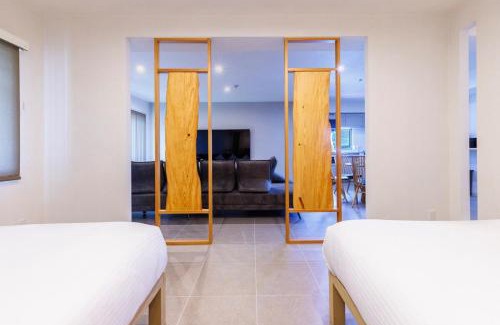 Maeganeku House | A3 Maximum 8 people OK! Perfect for families and groups! Free parking for up to 2 cars! Walking distance to the beach & many restaurants A3コーディアルステイ