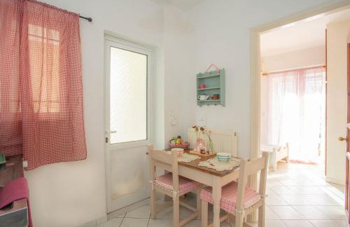 Yenion Apartment | Family-Friendly A3 - Tzitzifo Apartment for Memorable Stays