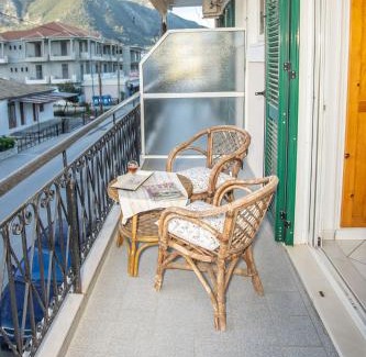 Yenion Apartment | Family-Friendly A3 - Tzitzifo Apartment for Memorable Stays