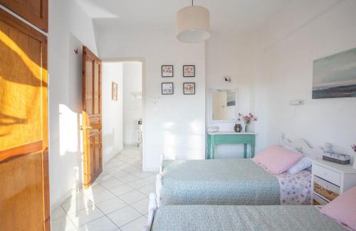 Yenion Apartment | Family-Friendly A3 - Tzitzifo Apartment for Memorable Stays
