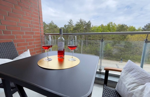 Sahlenburg Apartment | Bright Apartment with Partial Sea View - 10/10 Guest Rated