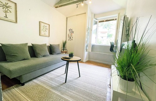 La Tronche Apartment | Pet-Friendly Chez Mimi Studio Near La Tronche Hospital