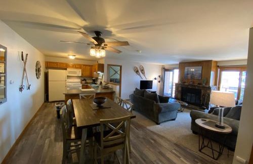 Wildernest House | Family-Friendly Stay at AA302 Buffalo Village with Breakfast