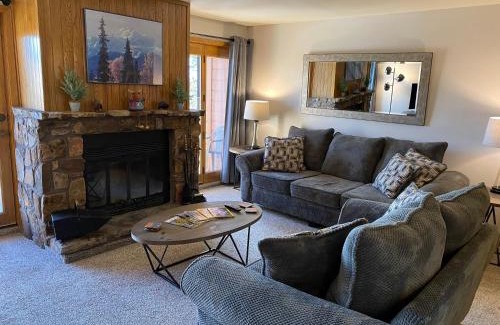 Wildernest House | Family-Friendly Stay at AA302 Buffalo Village with Breakfast