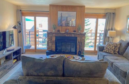Wildernest House | Family-Friendly Stay at AA302 Buffalo Village with Breakfast
