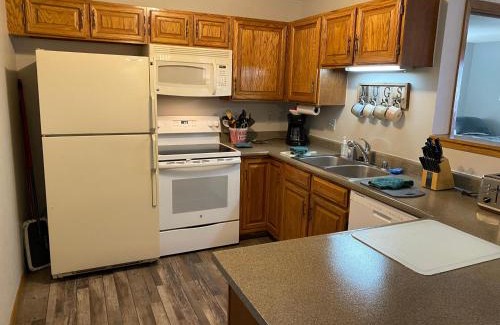 Wildernest House | Family-Friendly Stay at AA302 Buffalo Village with Breakfast