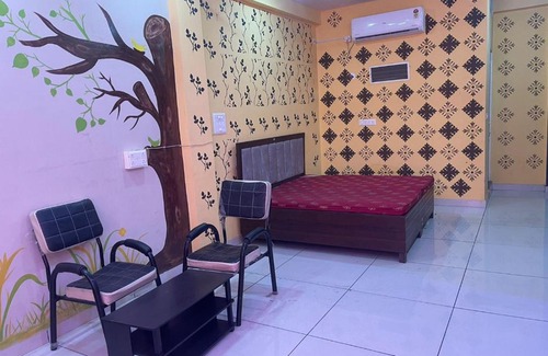 Ujjain House | Family-Friendly Aabha Plaza: Your Ideal Budget Getaway