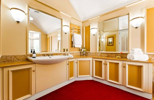Remuera House | Relax at Aachen House: Spa, Dining & Family-Friendly Fun
