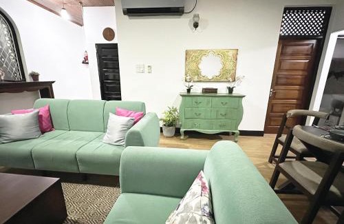 Kurunduwatta Apartment | Discover Aadaraya Colombo 7: Pet-Friendly & Breakfast Included