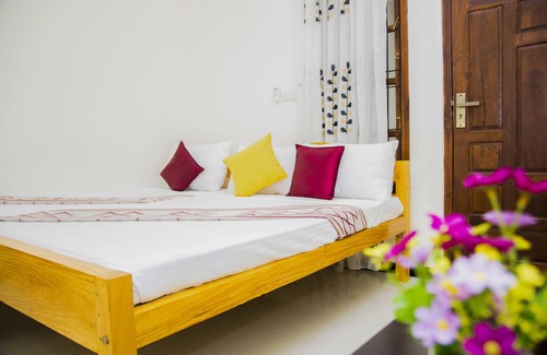 Trincomalee Hotel | Budget-Friendly Aainn Guest with Family Amenities