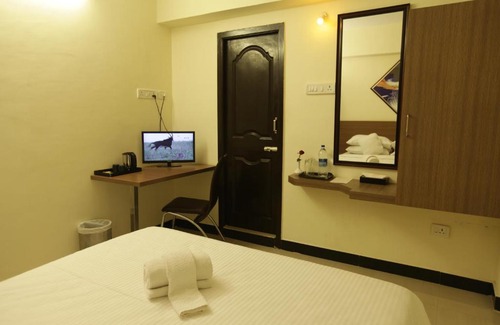 Tiruvannamalai Hotel | Budget-Friendly Aakash Inn with Breakfast & Family Amenities